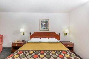 Super 8 by Wyndham Holton