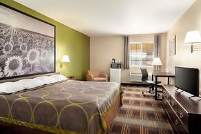 Super 8 by Wyndham Holton