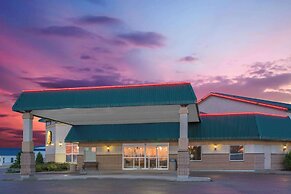 Super 8 by Wyndham Portage La Prairie MB