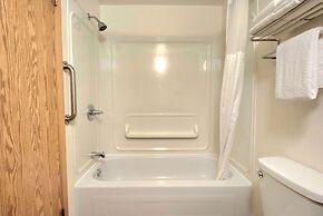 Super 8 by Wyndham Portage La Prairie MB