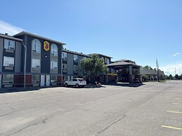 Super 8 by Wyndham High River AB