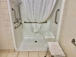 Super 8 by Wyndham High River AB