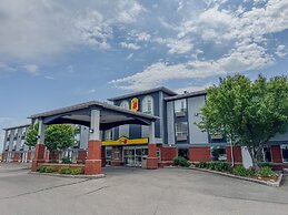 Super 8 by Wyndham High River AB