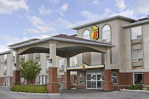 Super 8 by Wyndham High River AB
