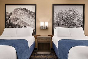 Super 8 by Wyndham Lindsay Olive Tree