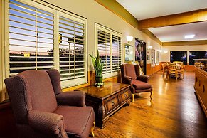 Super 8 by Wyndham Lindsay Olive Tree