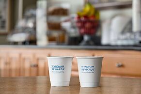 Super 8 by Wyndham Lindsay Olive Tree