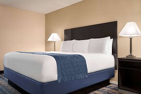 Super 8 by Wyndham Lindsay Olive Tree