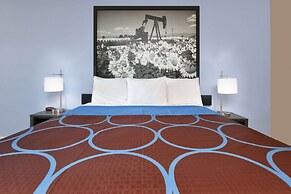 Super 8 by Wyndham Victoria / South / Hwy 59