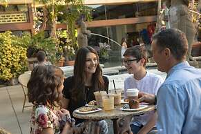 Universal’s Loews Royal Pacific Resort