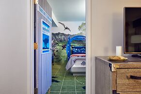 Universal’s Loews Royal Pacific Resort