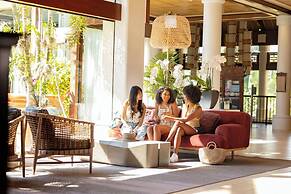 Universal’s Loews Royal Pacific Resort