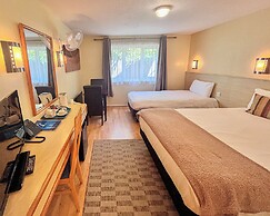Travel Plaza Hotel