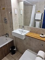 Travel Plaza Hotel