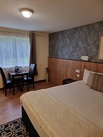 Travel Plaza Hotel