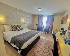 Travel Plaza Hotel