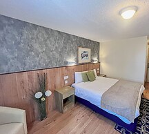 Travel Plaza Hotel