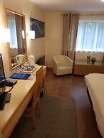Travel Plaza Hotel