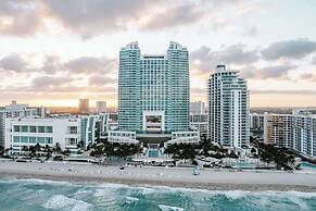 Diplomat Beach Resort Hollywood, Curio Collection by Hilton