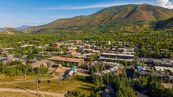 Aspen Square Condominium Hotel