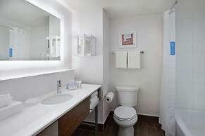 Hampton Inn & Suites by Hilton Montreal-Dorval
