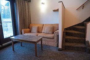 Rundlestone Lodge