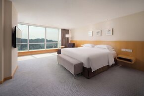 Crowne Plaza Zhuhai City Center by IHG