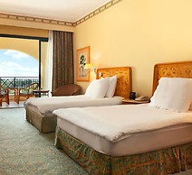 Hilton Pyramids Golf