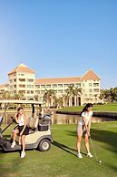 Hilton Pyramids Golf