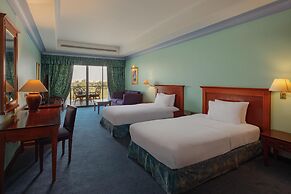 Hilton Pyramids Golf
