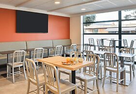B&B HOTEL Les Sables-d'Olonne Centre Gare