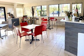 Super 8 by Wyndham Albuquerque Downtown