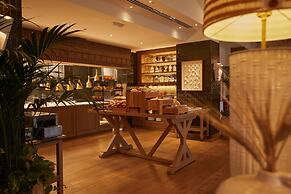 The St. Regis Mardavall Mallorca Resort