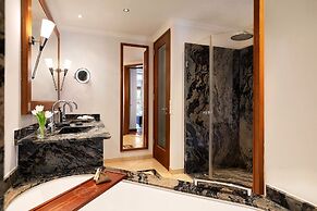 The St. Regis Mardavall Mallorca Resort