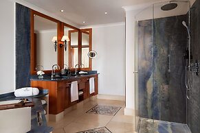 The St. Regis Mardavall Mallorca Resort