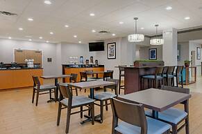 Comfort Suites Near Universal Orlando Resort