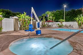 Comfort Suites Near Universal Orlando Resort