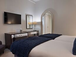 Sunday Box Hill Burford Bridge Hotel