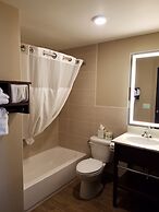 Ramada by Wyndham Minneapolis Golden Valley