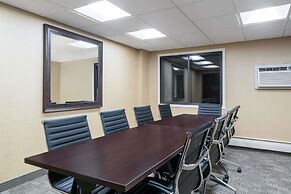 Ramada by Wyndham Minneapolis Golden Valley