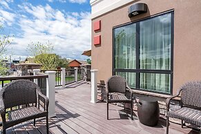 Ramada by Wyndham Minneapolis Golden Valley