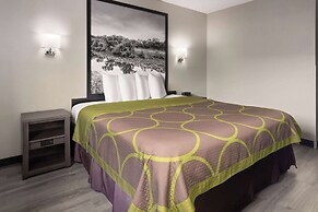 Super 8 by Wyndham Burnham/Lewistown
