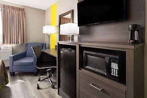 Super 8 by Wyndham Burnham/Lewistown
