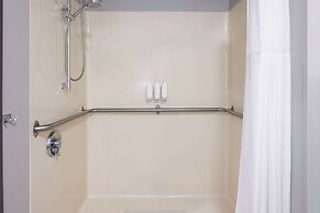 Super 8 by Wyndham Burnham/Lewistown