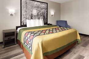 Super 8 by Wyndham Burnham/Lewistown