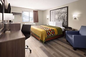 Super 8 by Wyndham Burnham/Lewistown