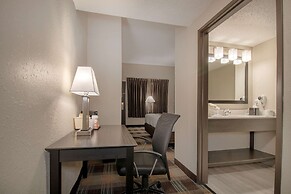 Quality Inn Roseville-Detroit North