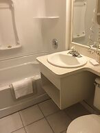 Travelodge by Wyndham Winnipeg East