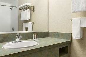 Travelodge by Wyndham Winnipeg East