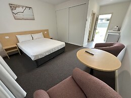 Travellers Motor Village